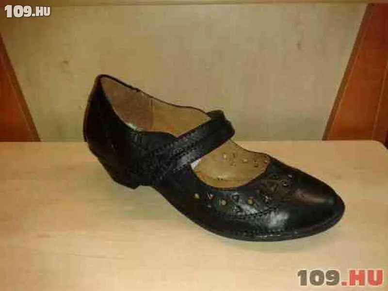 Női cipő fekete szinű